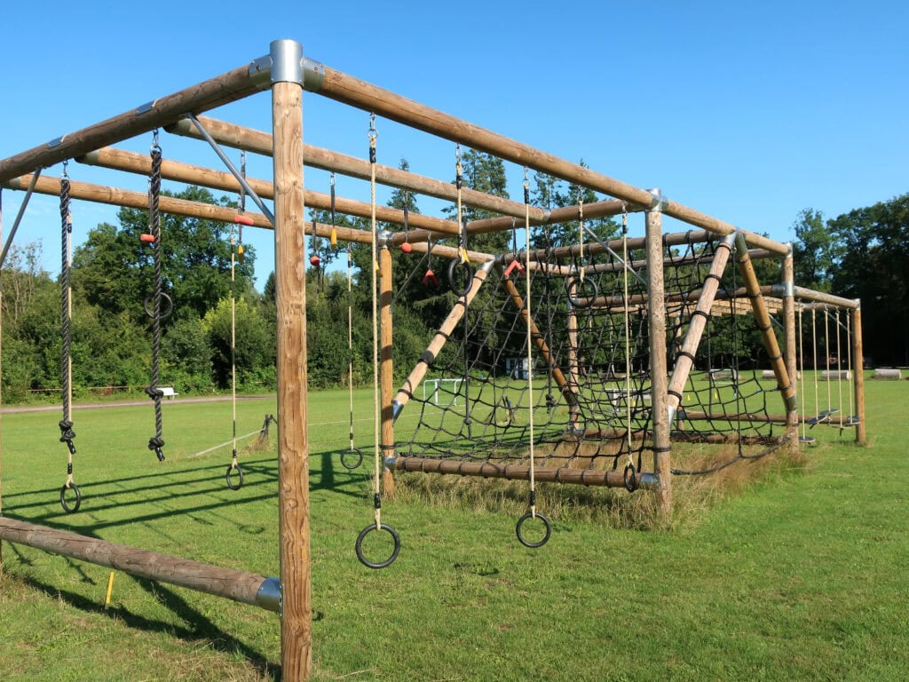 Kletter-Parcour auf dem Fun-Sportplatz